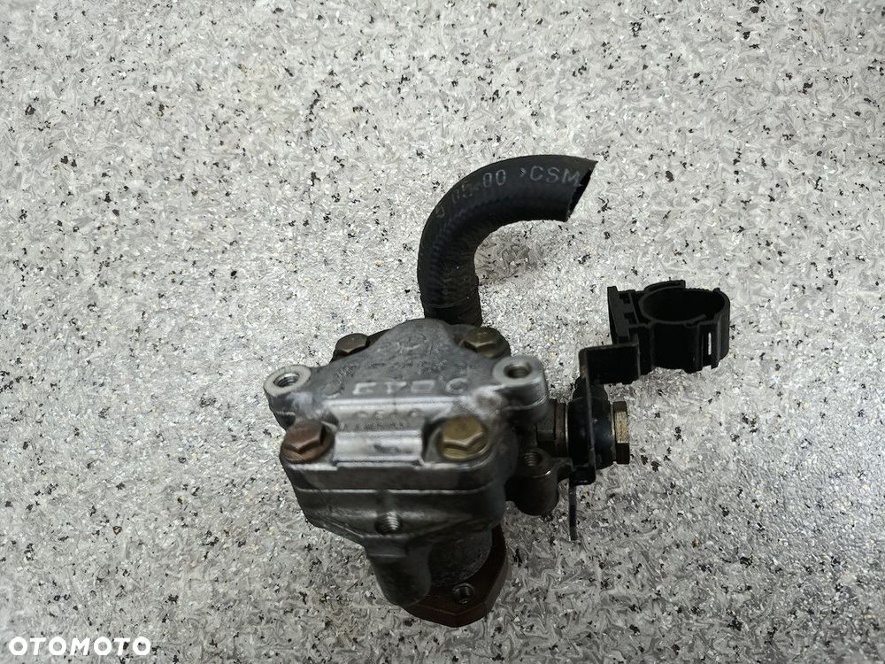 POMPA WSPOMAGANIA VW BORA 1J0422154B KYB 1.4 16V - 2