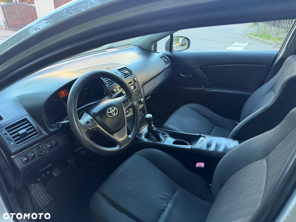 Toyota Avensis 1.6 Sol - 8