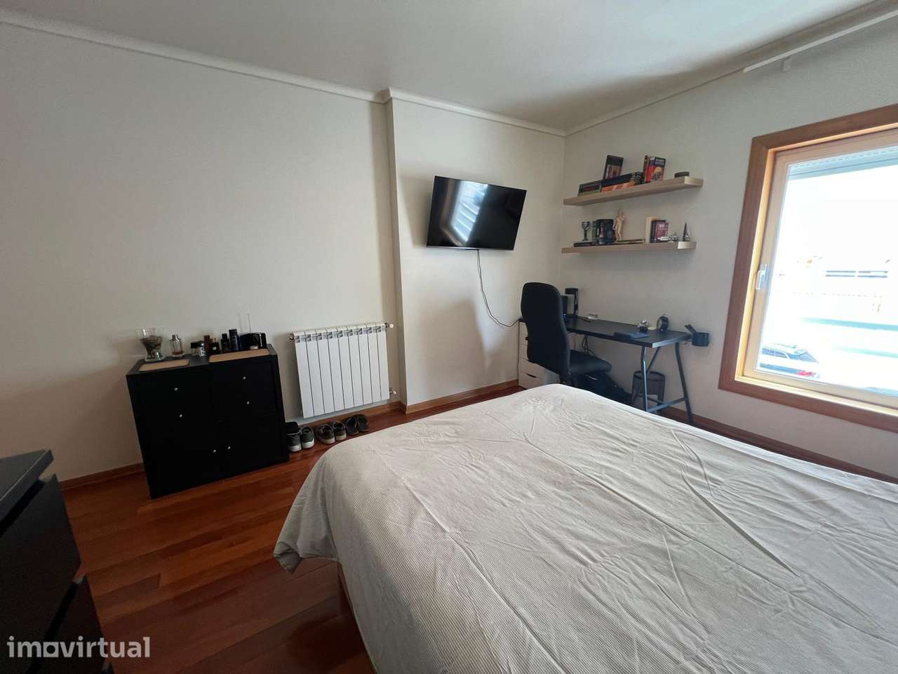 Quarto Suíte 18 m² mobilado e com WC Privativa | Jardins da Parede - Grande imagem: 4/20