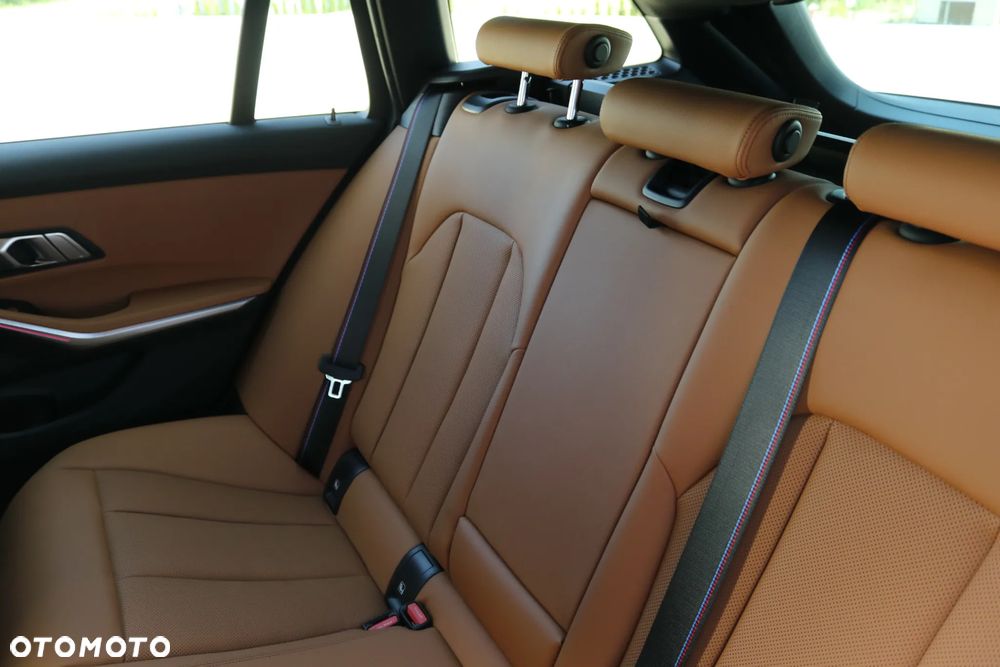 BMW Seria 3 330i xDrive - 19