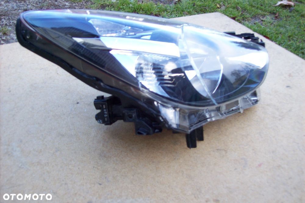 lampa przednia prawa mazda 2 - 2