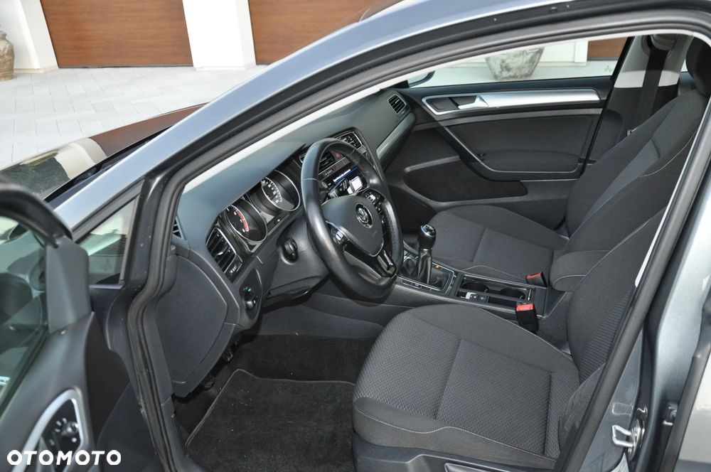 Volkswagen Golf - 9