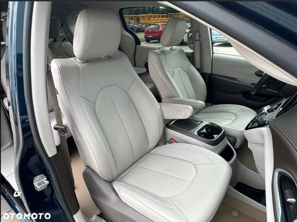 Chrysler Pacifica - 8