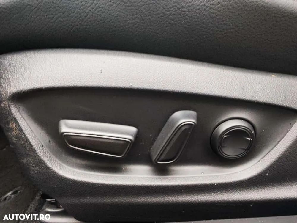 Toyota Camry 2.5 Hybrid Business - 11