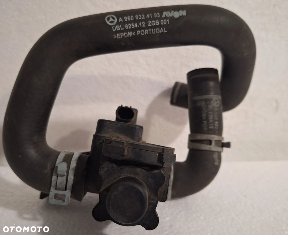 Mercedes-Benz Actros Zawór obejściowy nagrzewnicy wąż A9608300084 - 5