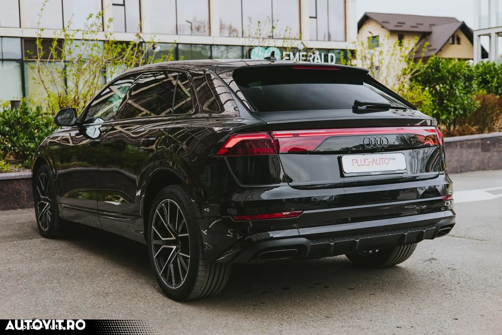 Audi SQ8 - 8