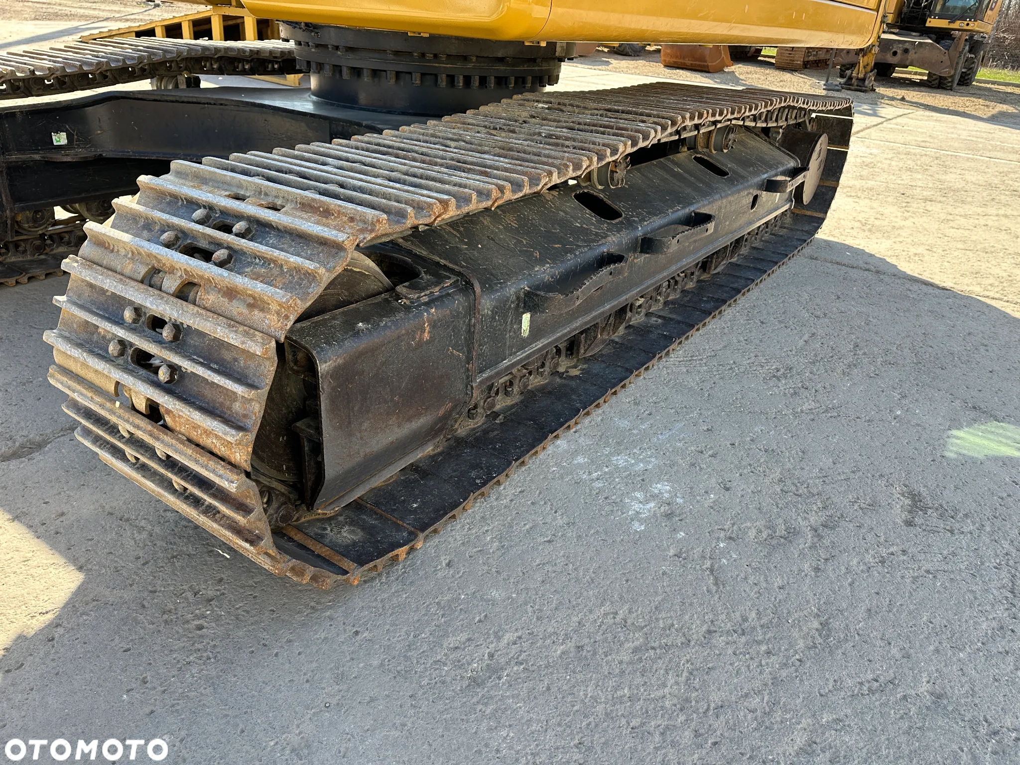 Caterpillar 323 - 17