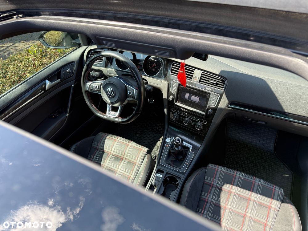 Volkswagen Golf - 21