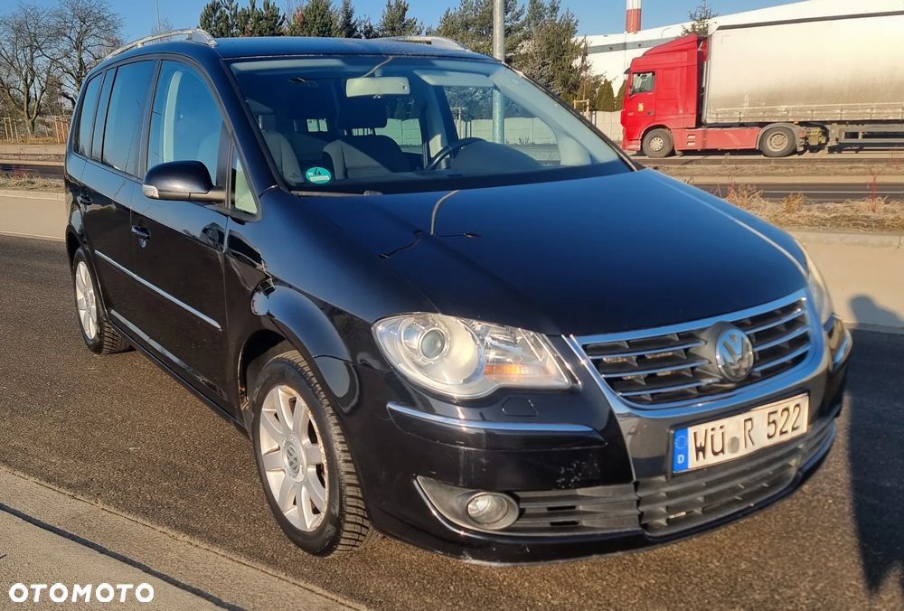 Volkswagen Touran - 1