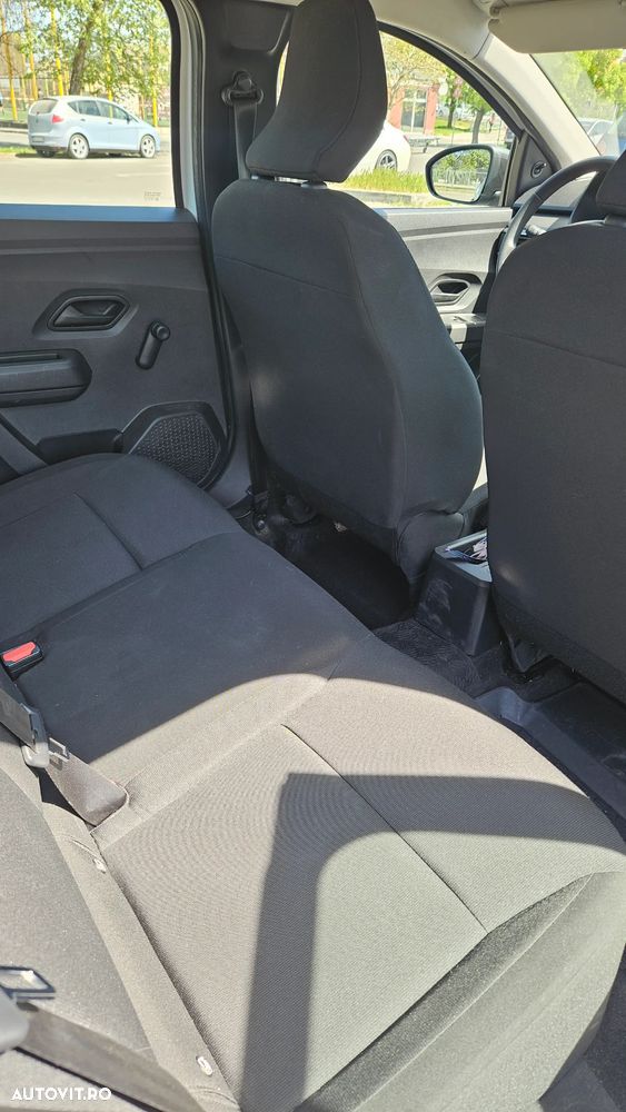 Dacia Logan TCe 90 Essential - 9