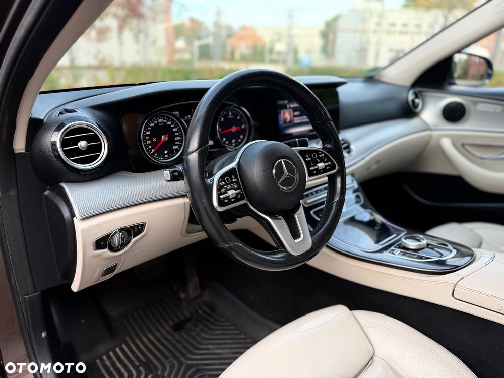 Mercedes-Benz Klasa E 200 d 9G-TRONIC - 9
