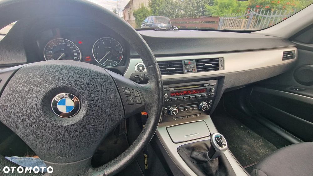 BMW Seria 3 318i - 5
