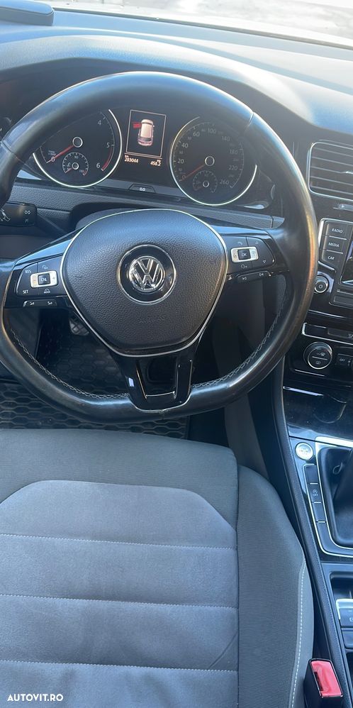 Volkswagen Golf 1.6 TDI BlueMotion Technology Comfortline - 9