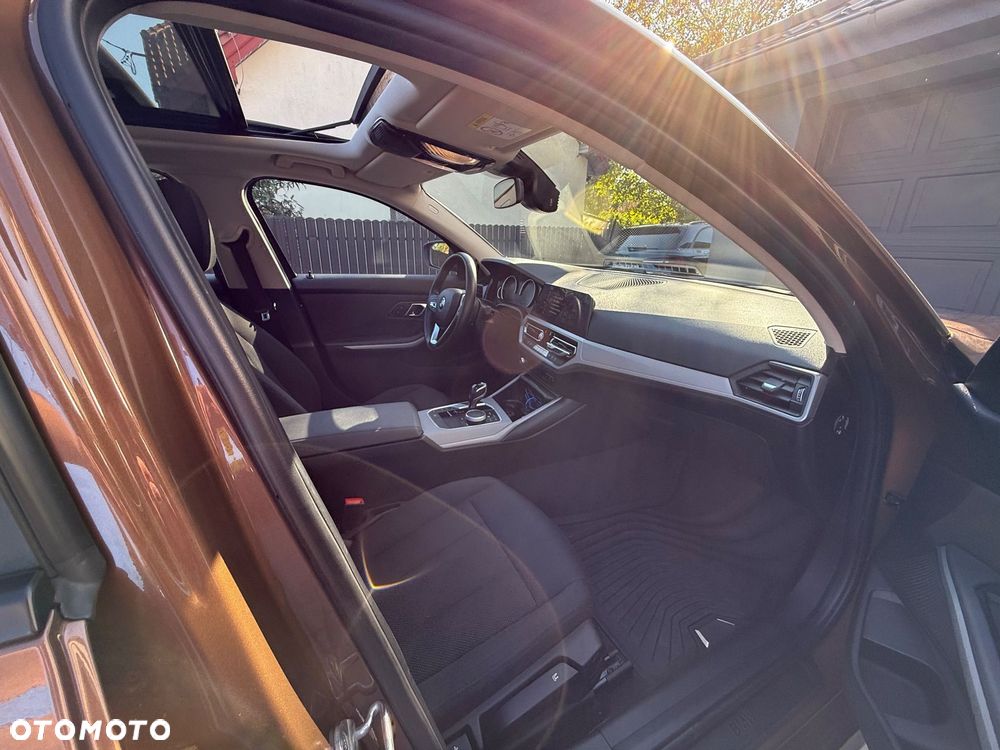 BMW Seria 3 318d M Sport - 3