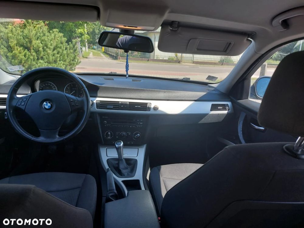 BMW Seria 3 318i - 11