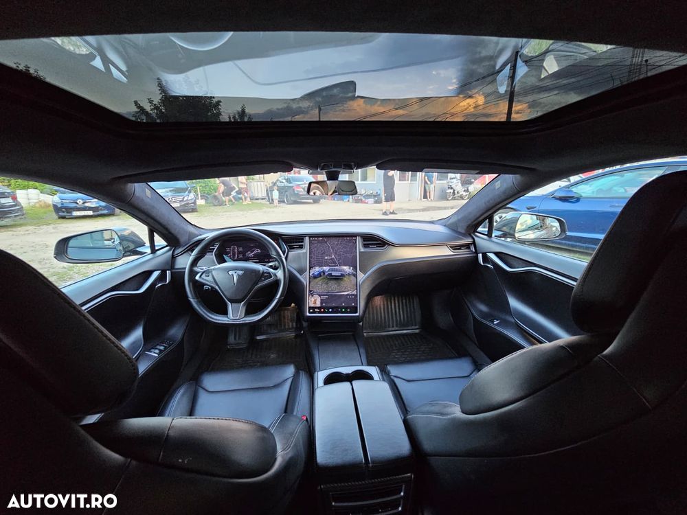 Tesla Model S - 7
