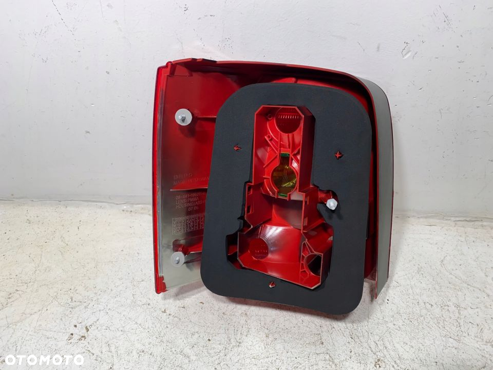 LAMPA TYLNA PRAWA VW PASSAT B5 1997-2000 - NOWA KOMBI - 2