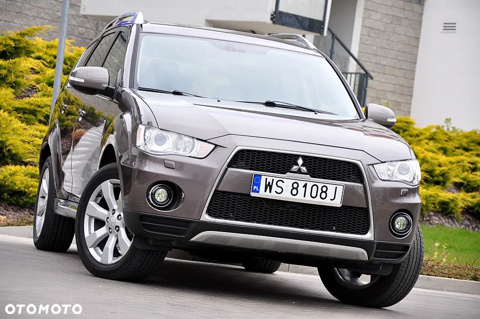 Mitsubishi Outlander - 1