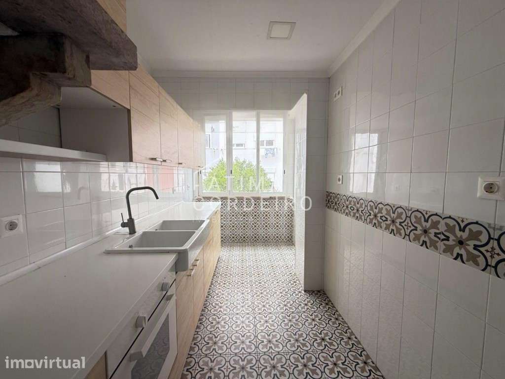 T2 remodelado para arrendamento, situado em Cacilhas - Grande imagem: 2/17