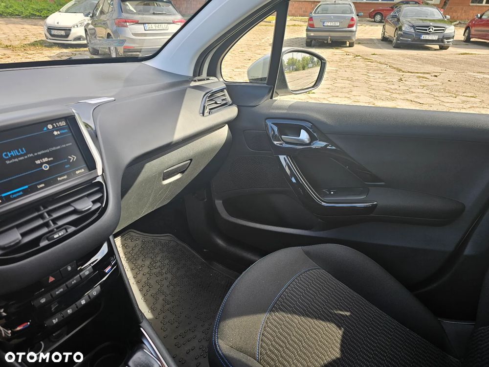 Peugeot 208 1.2 PureTech GPF Signature S&S - 18