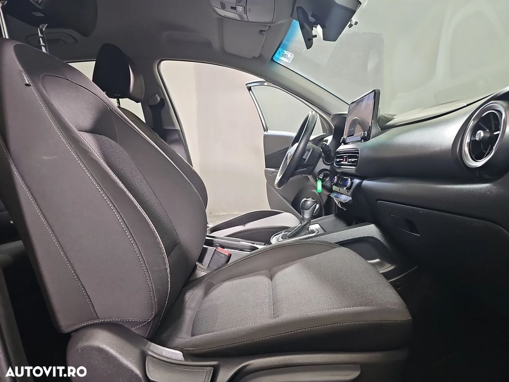 Hyundai KONA - 11