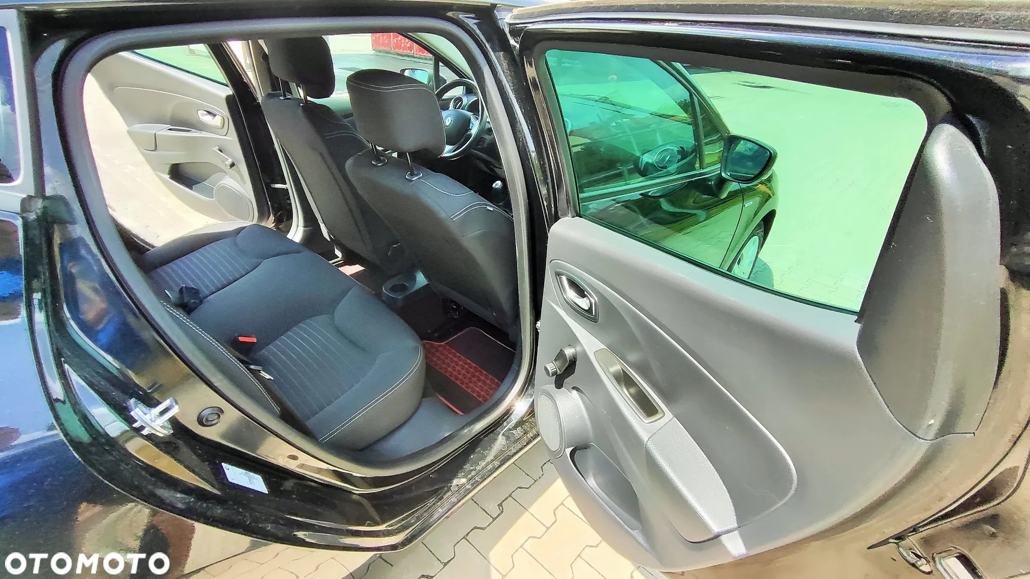 Renault Clio 1.2 16V Limited EU6 - 12