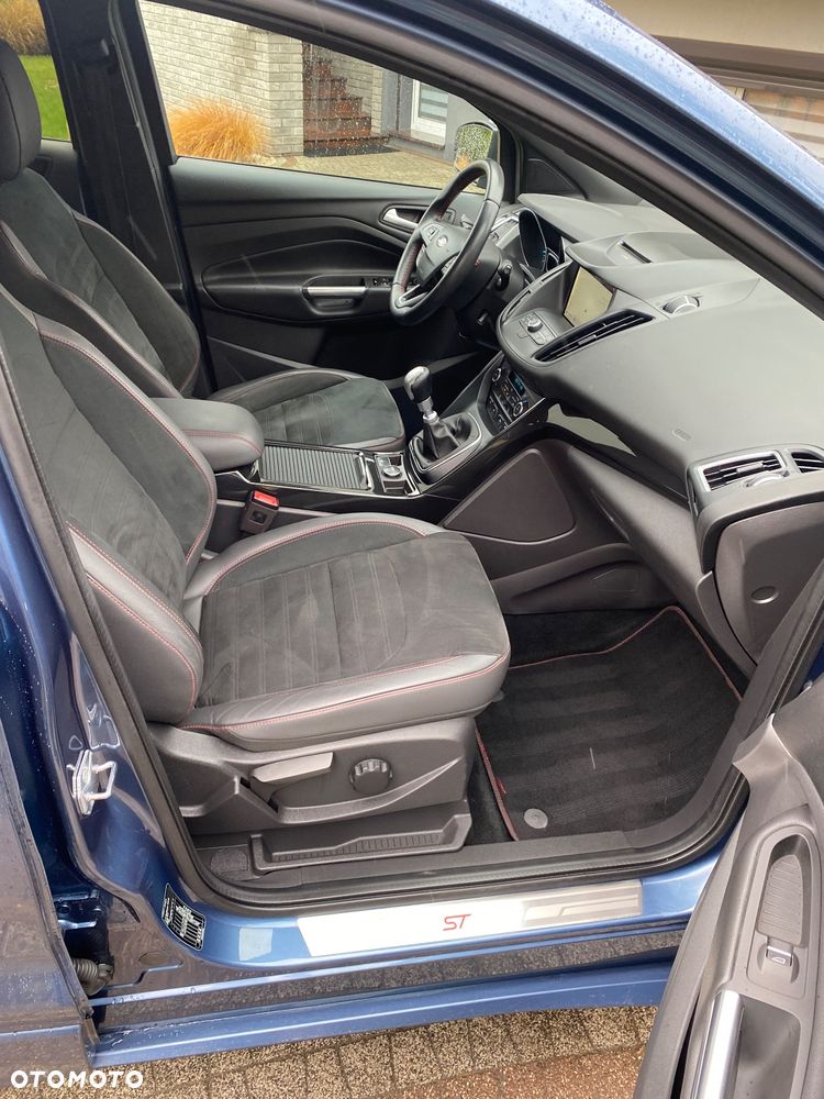 Ford Kuga 1.5 EcoBoost 2x4 ST-Line - 24