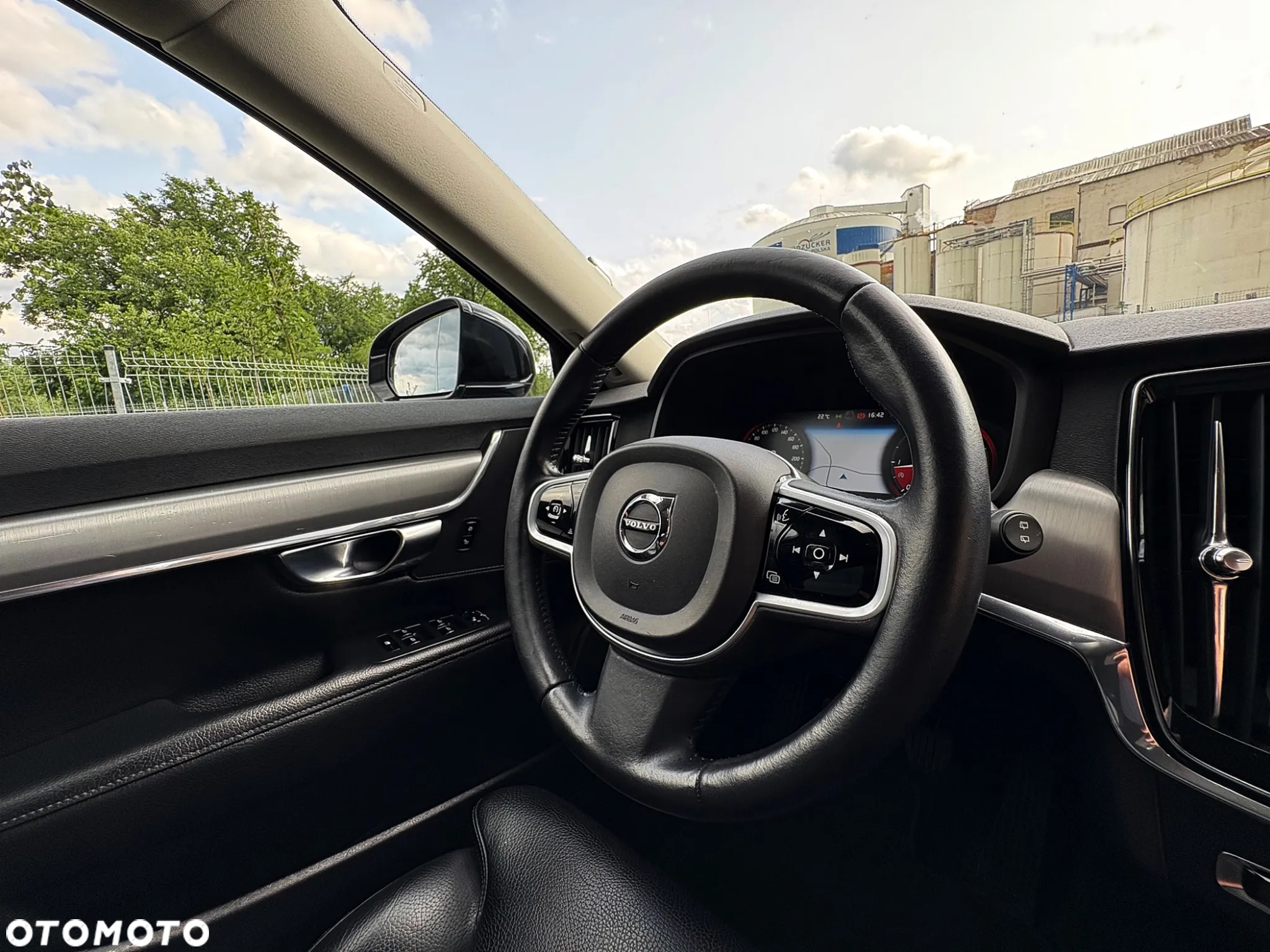 Volvo V90 D3 Momentum Pro - 23