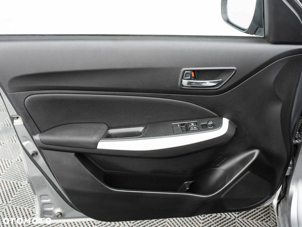Suzuki Swift 1.2 SHVS Premium Plus - 11