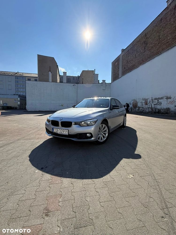 BMW Seria 3 320i xDrive - 13