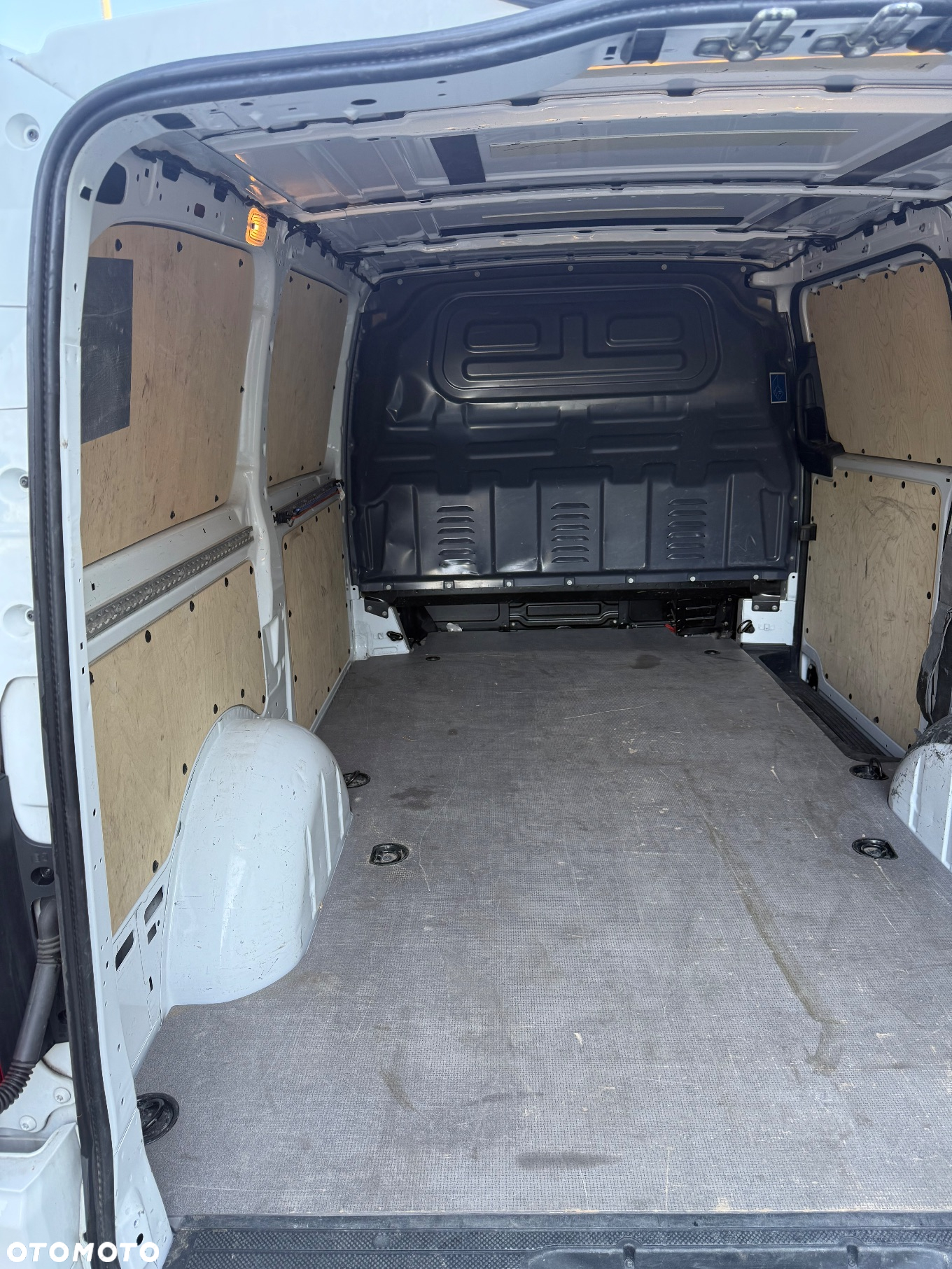Mercedes-Benz Vito Long - 14