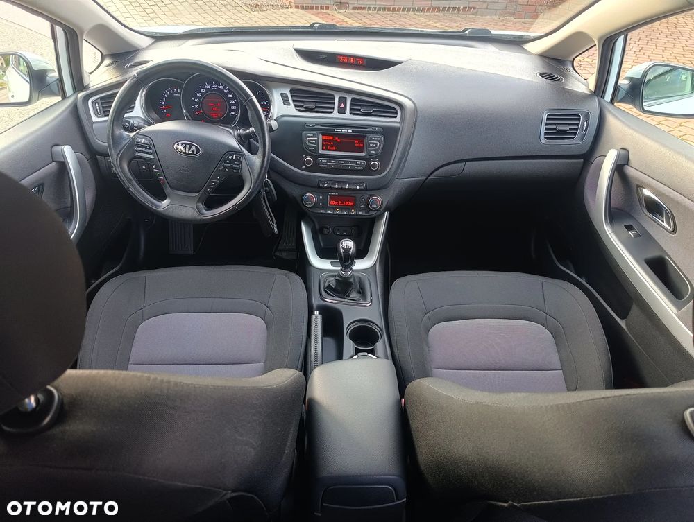 Kia Ceed 1.6 GDI Dream Team Edition - 16