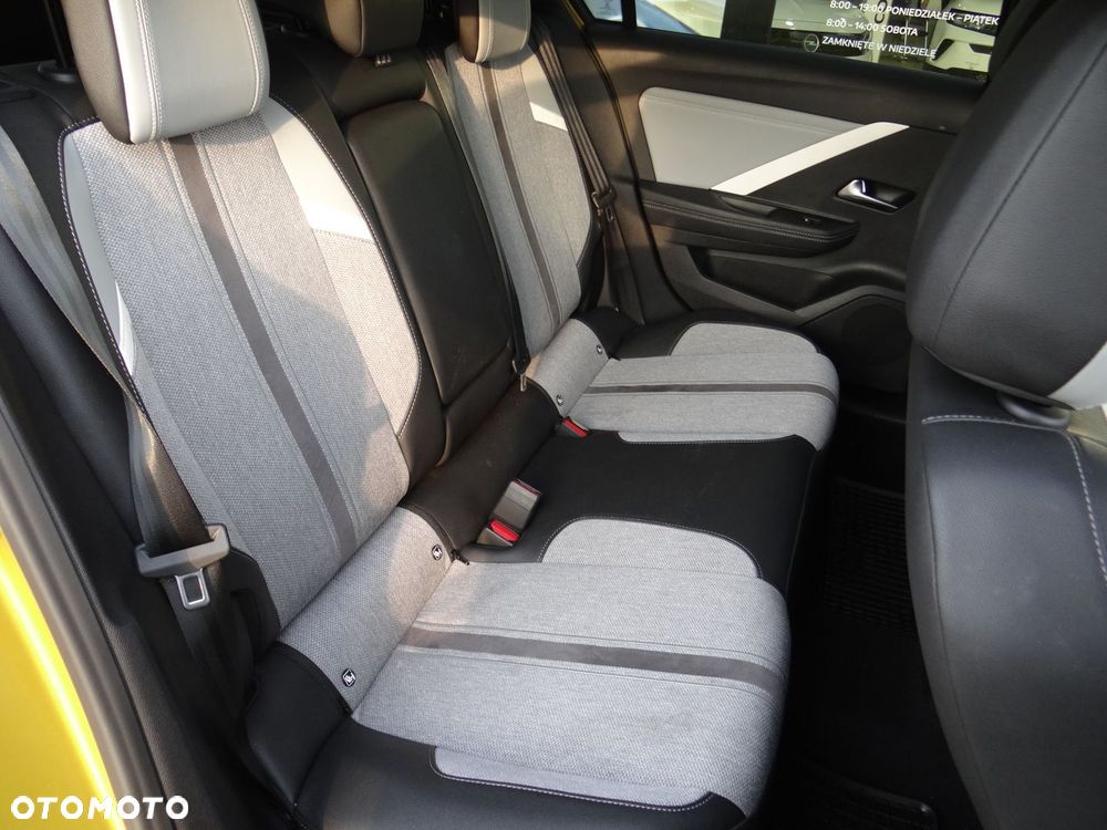 Opel Astra 1.2 T Elegance S&S - 10