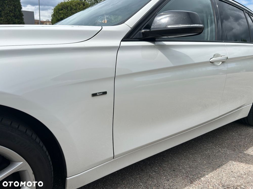 BMW Seria 3 330d Sport Line - 2