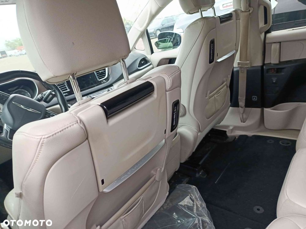 Chrysler Pacifica - 25