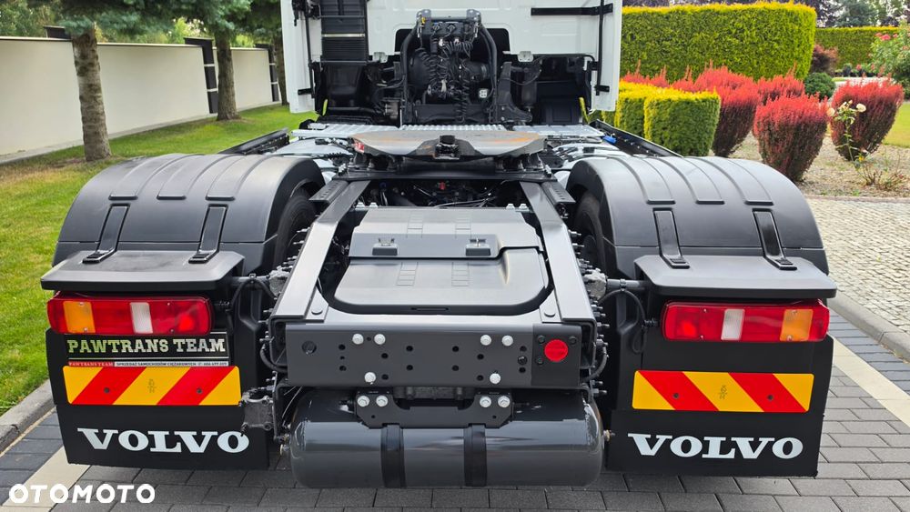 Volvo ///FH///500///2023/// GLOBETROTTER///XXL///FULLLED/// VIRTUAL COCPIT///KLIMATYZACJA POSTOJOWA///ALUFELGI///RADARY/// KAMERA///WYŚWIETLACZ OBCIĄŻENIA/// ZABUDOWY MIĘDZYOSIOWE/// STAN BARDZO DOBRY - 12