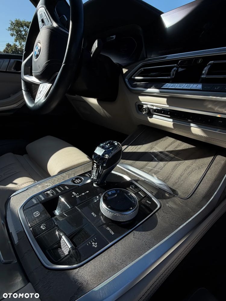 BMW X7 M50i sport - 21
