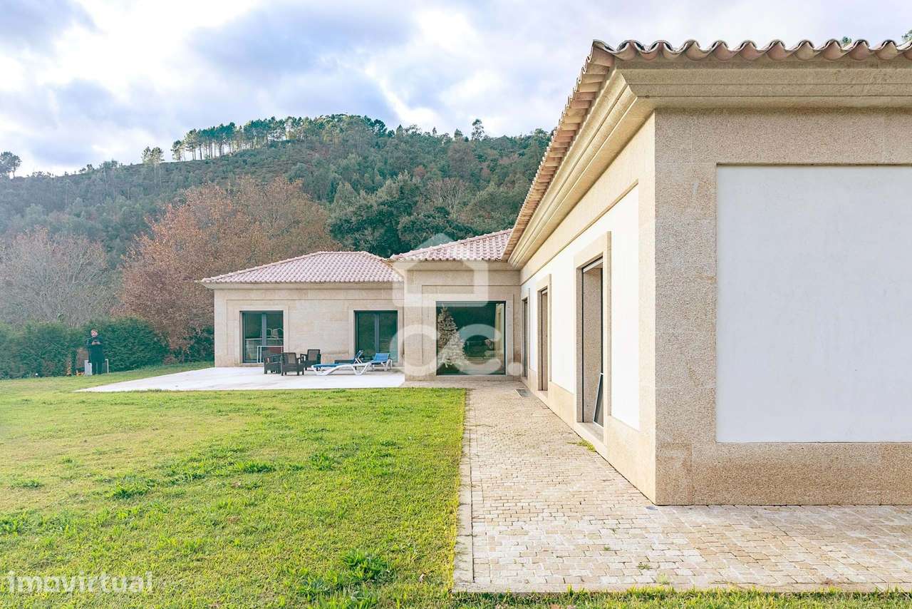 Moradia Térrea de Luxo com Cave | Conforto, Eficiência e Espaço Exteri - Grande imagem: 3/42