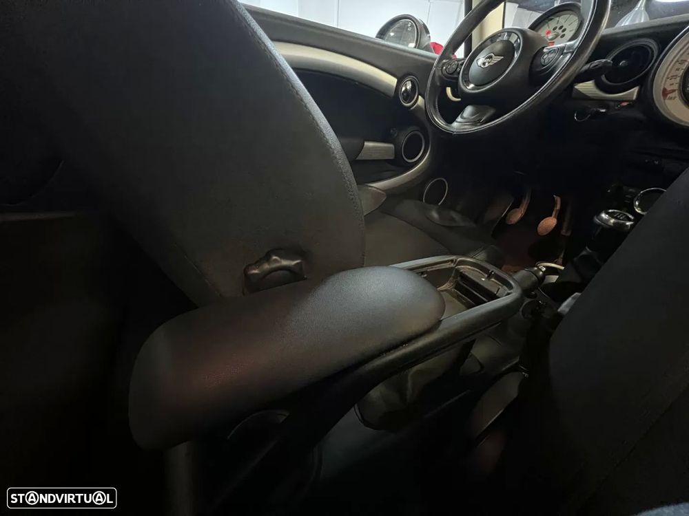 MINI 3 Portas Cooper D - 19