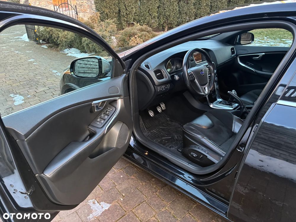 Volvo V40 T3 R-Design - 29
