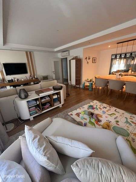 T3 Espaçoso com 2 Lugares de Garagem - Grande imagem: 2/9