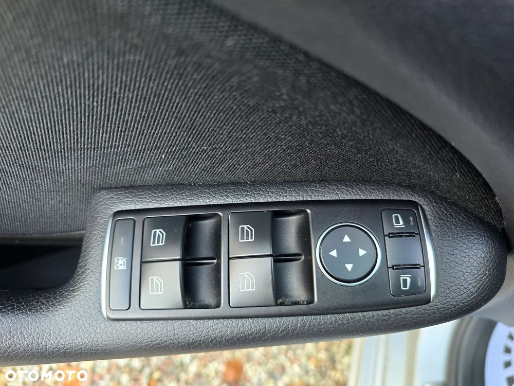 Mercedes-Benz Klasa B 180 (BlueEFFICIENCY) - 29