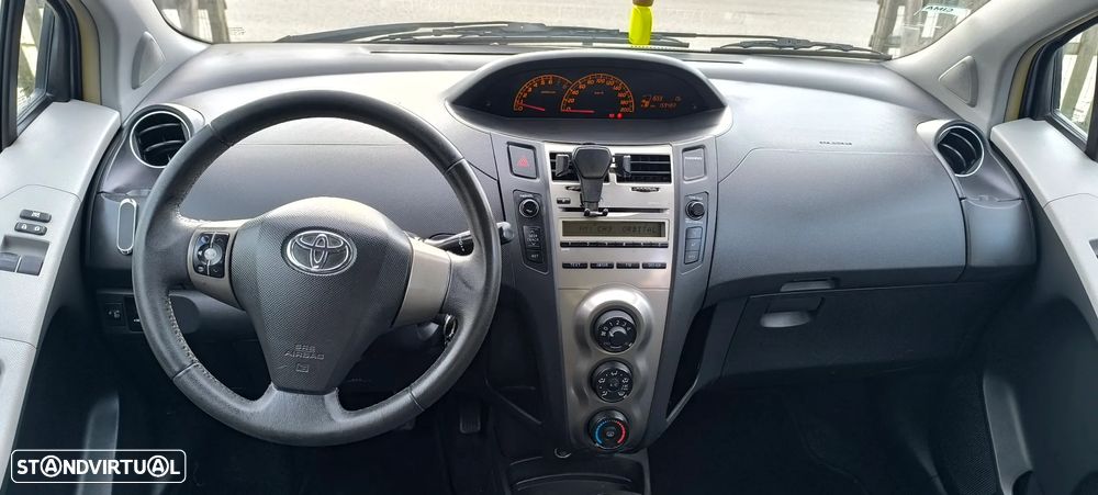 Toyota Yaris 1.0 VVT-i ACtive+AC - 9