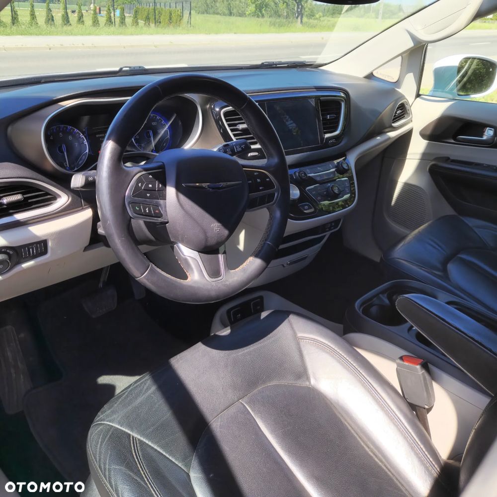 Chrysler Pacifica - 11