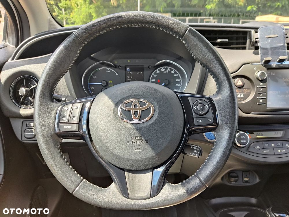Toyota Yaris Hybrid 100 Premium EU6 - 17