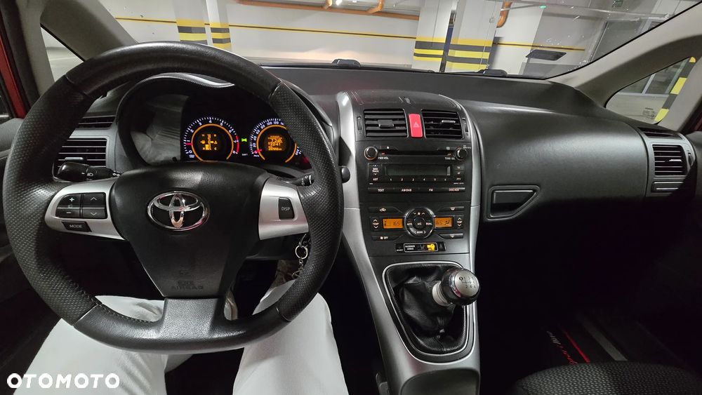 Toyota Auris 1.6 Premium - 26