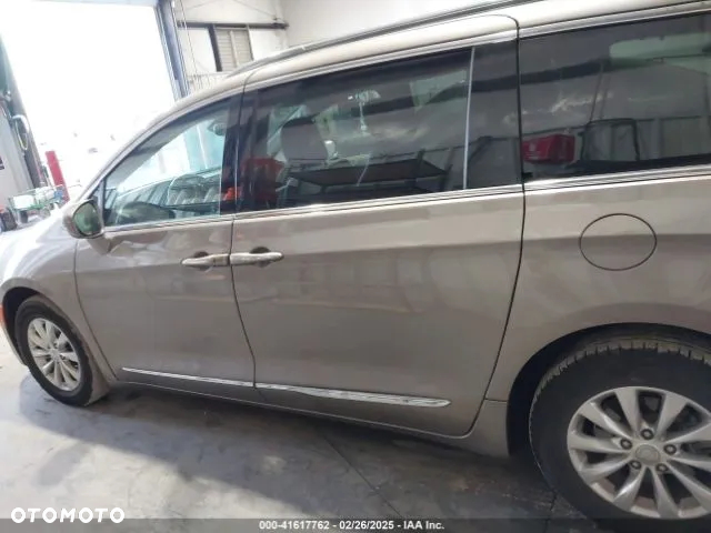 Chrysler Pacifica - 4
