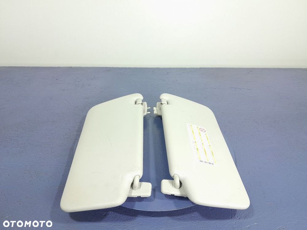 MERCEDES B W246 OSŁONA PRZECIWSŁONECZNA DASZEK KOMPLET A2468100410 - 1