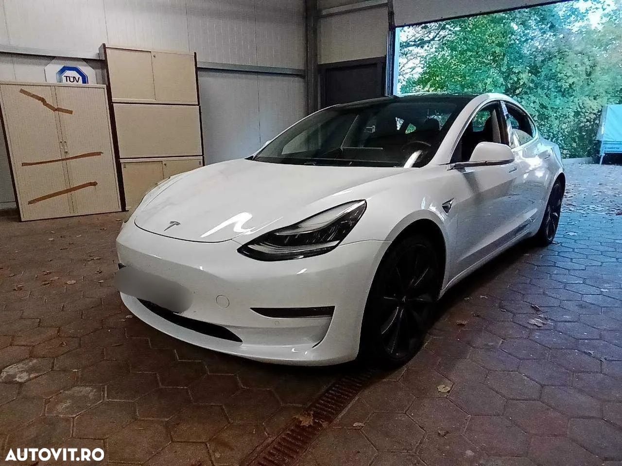 Tesla Model 3 - 1
