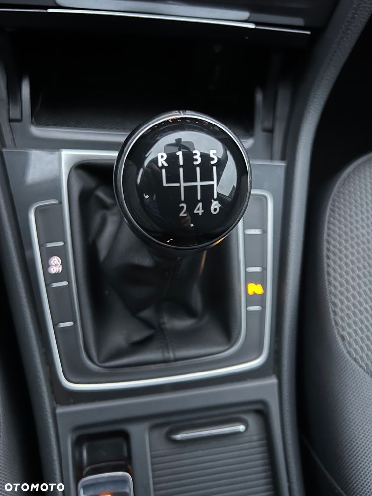 Volkswagen Golf 1.5 TSI BMT Highline - 17